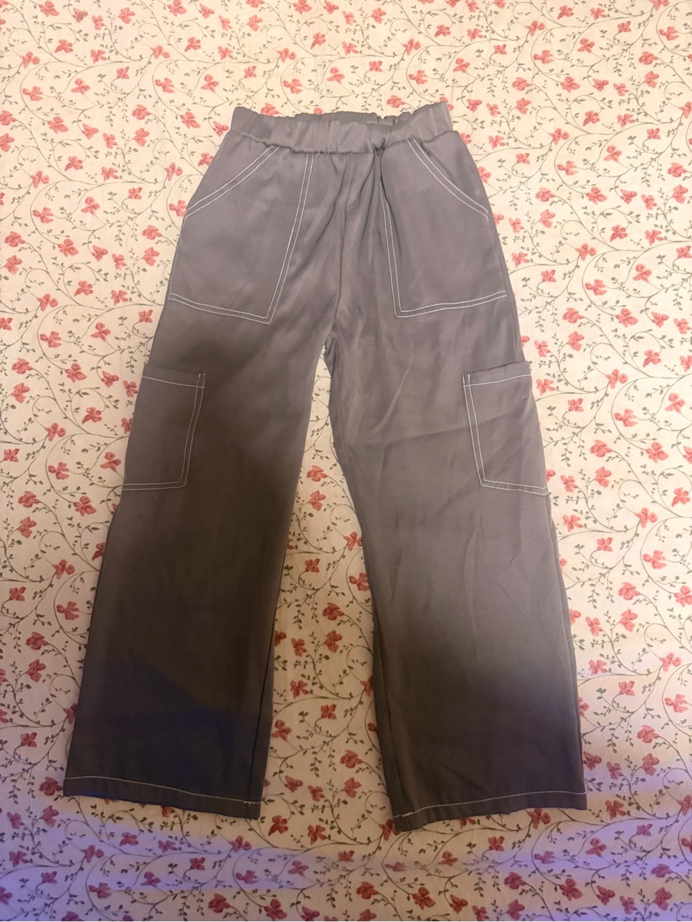 SHEIN Gray Wide-Leg Cargo Pants with White Stitching
